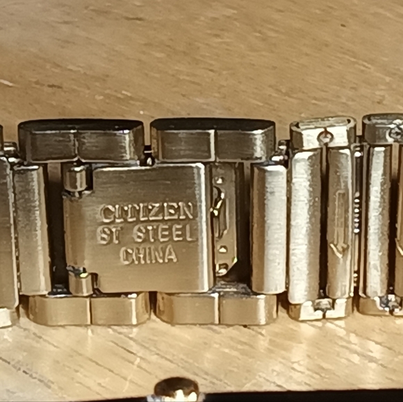 X Citizen Quartz Men's 1980s black dial gold XII & 2 hand gold tone case - Picture 3 of 11